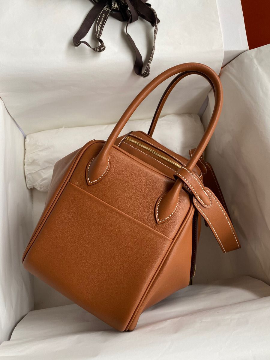 Hermes Lindy 26 Handmade Bag In Gold Swift Calfskin - Image 3