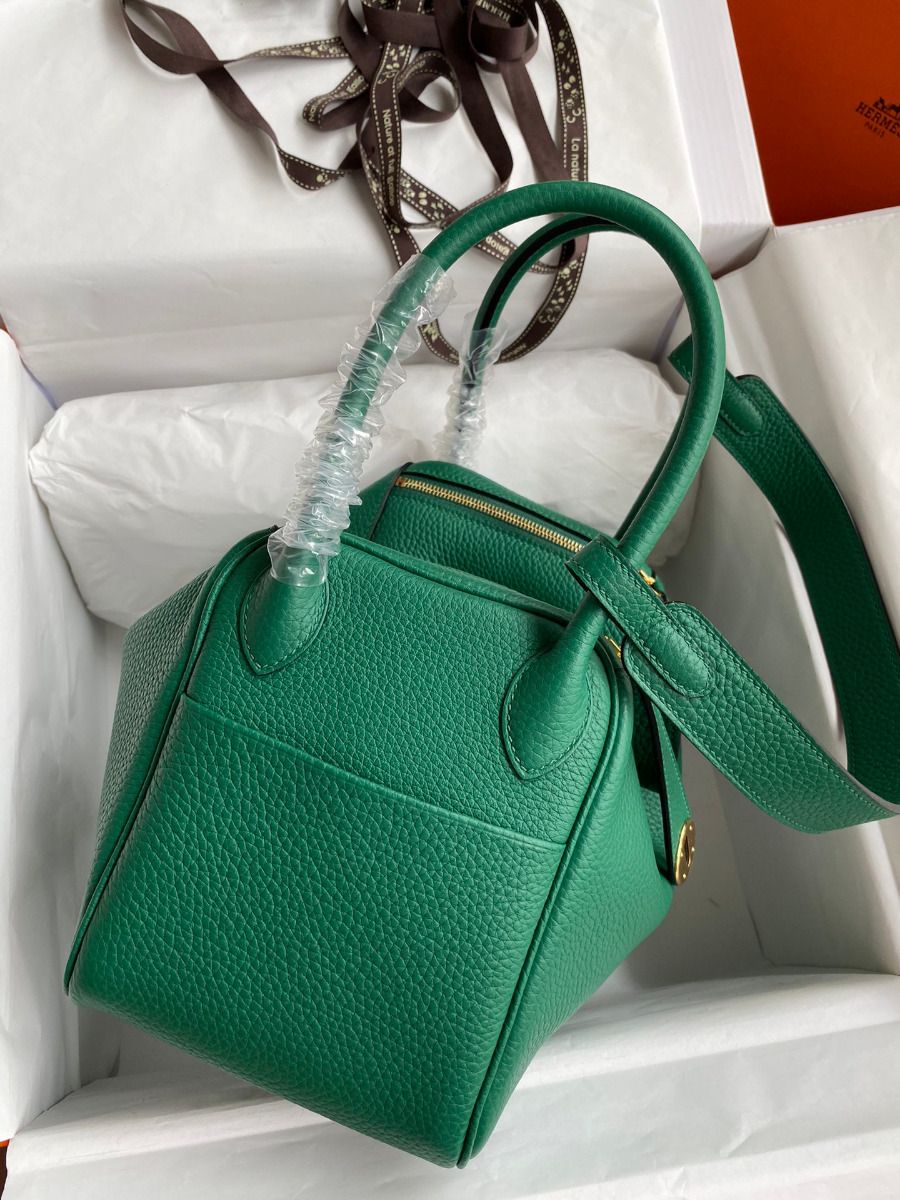 Hermes Lindy 30 Handmade Bag In Malachite Clemence Leather - Image 3