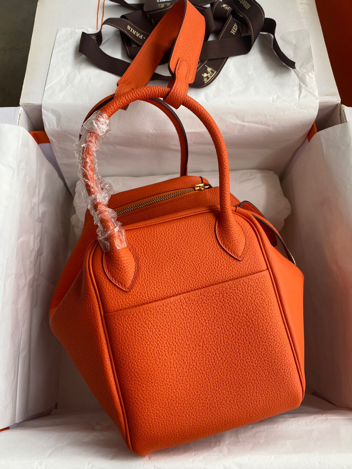 Hermes Lindy 30 Handmade Bag In Orange Clemence Leather - Image 3