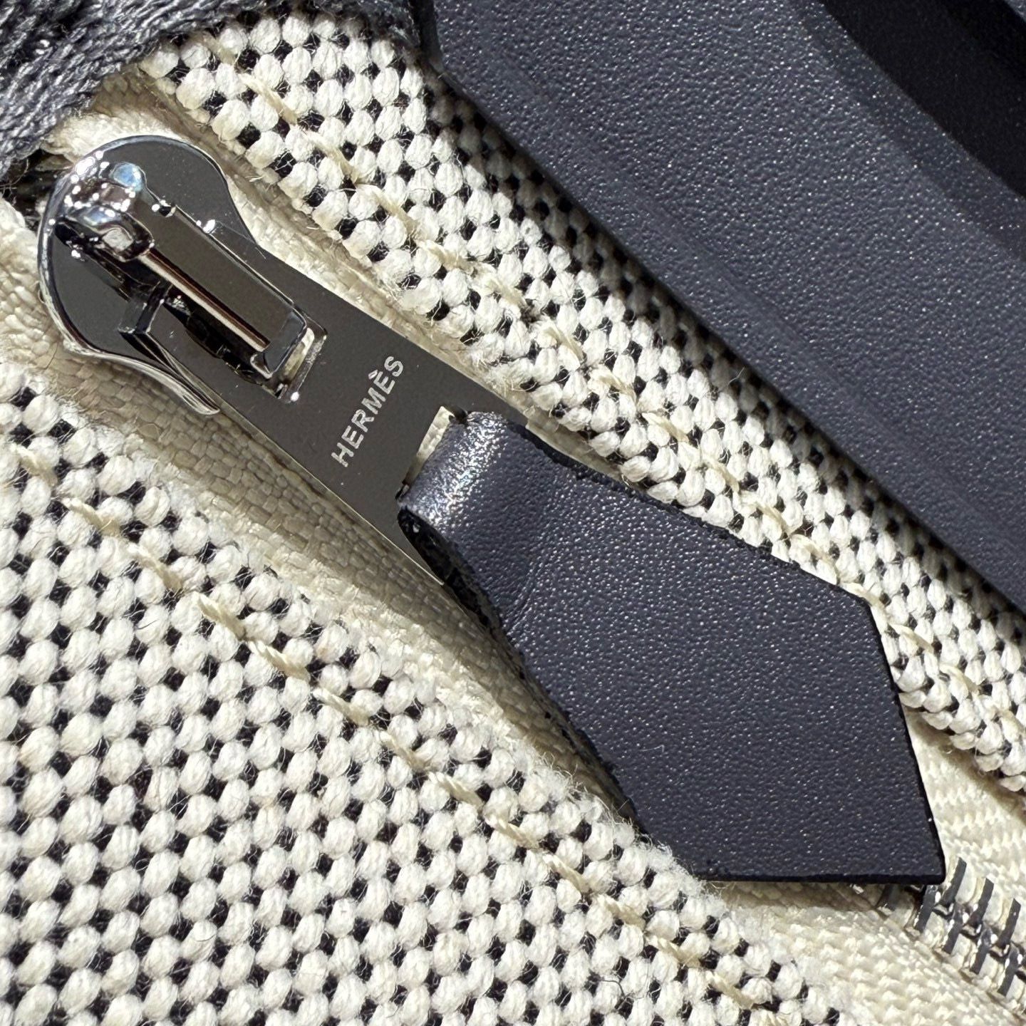 Hermes Herbag Zip 20 Bag in Canvas and Ardoise Hunter Calfskin - Image 11