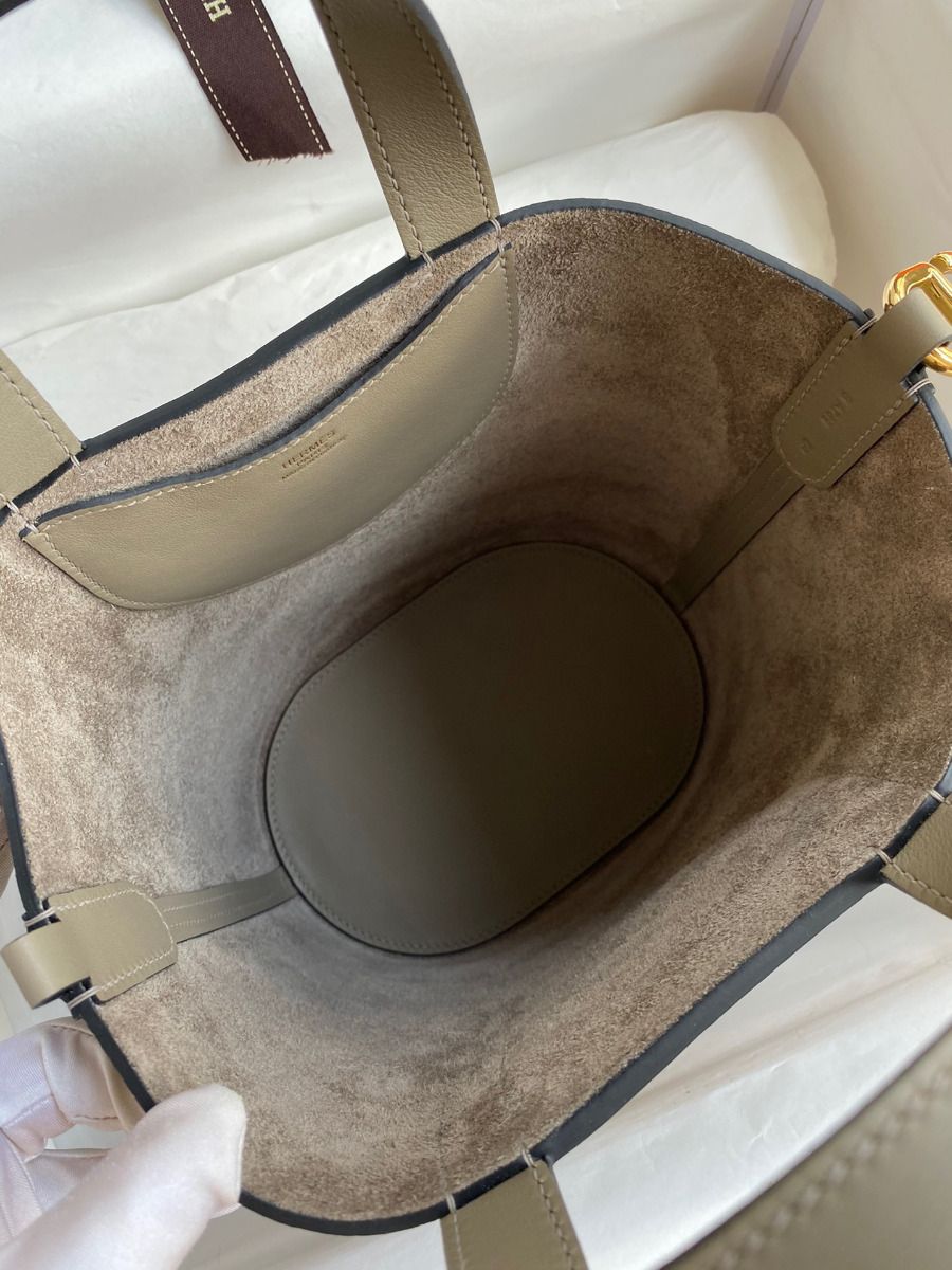 Hermes In The Loop 18 Handmade Bag in Gris Asphalt Clemence Leather - Image 6