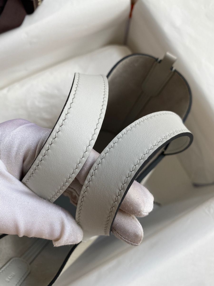 Hermes In The Loop 18 Handmade Bag in Pearl Grey Clemence Leather - Image 9