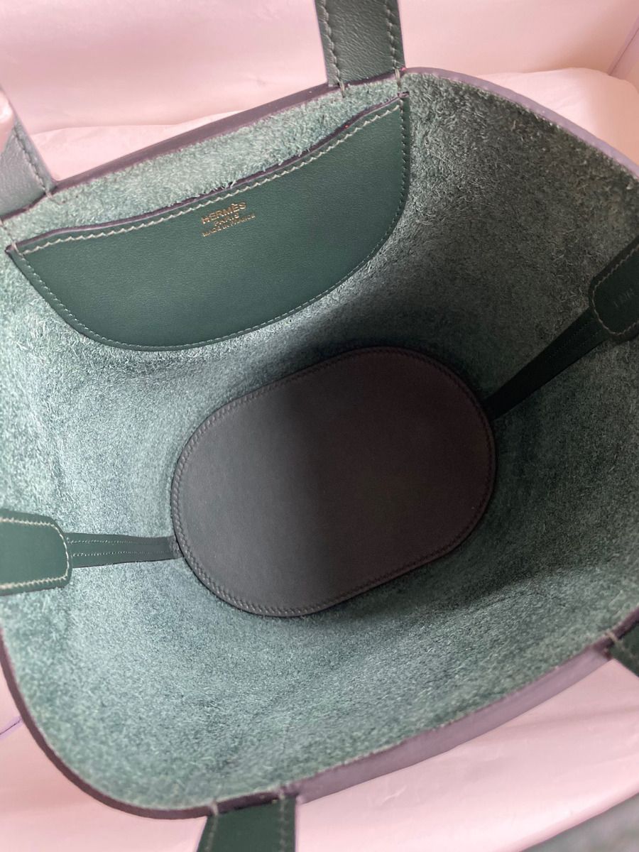 Hermes In The Loop 18 Handmade Bag in Vert Cypres Clemence Leather - Image 6