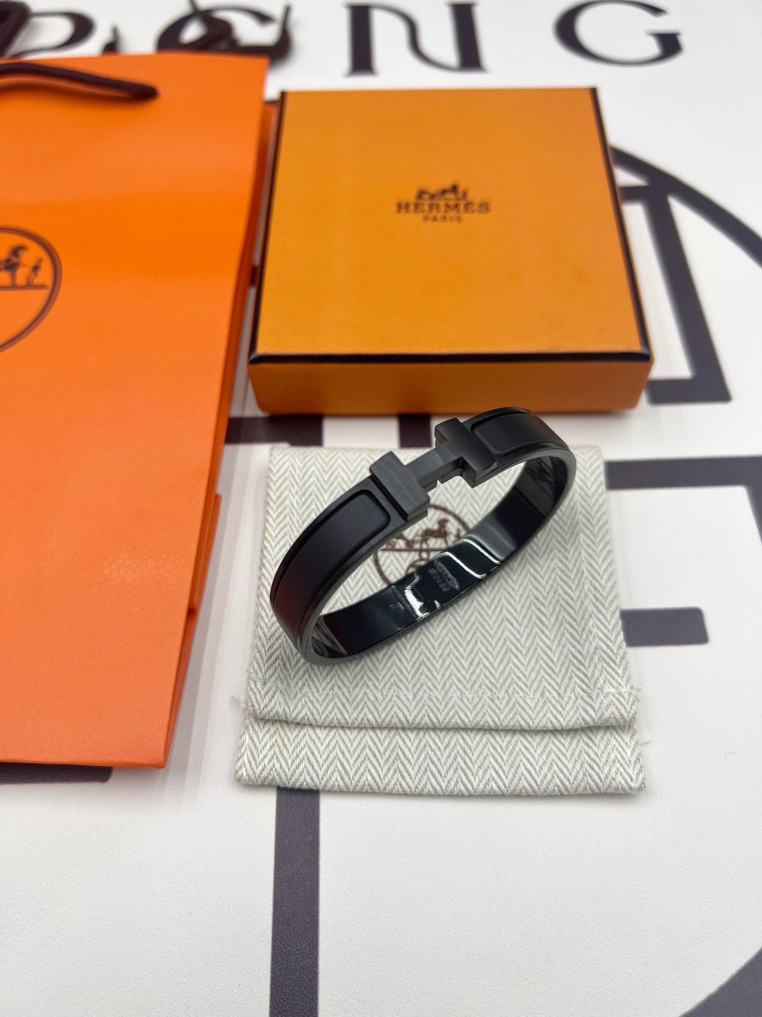 Hermes So Black Enamel Clic HH Bracelet - Image 3