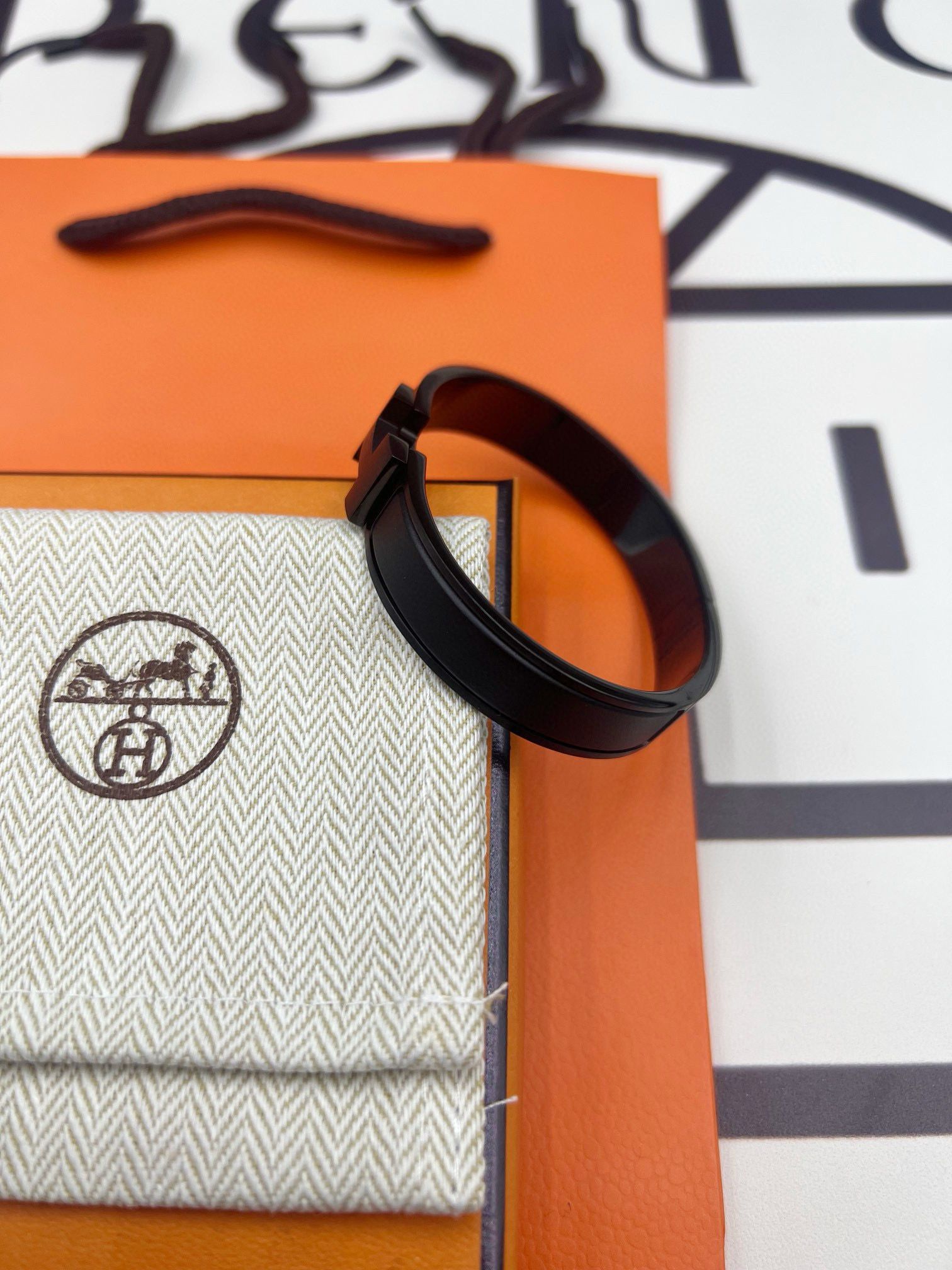 Hermes So Black Enamel Clic HH Bracelet - Image 5