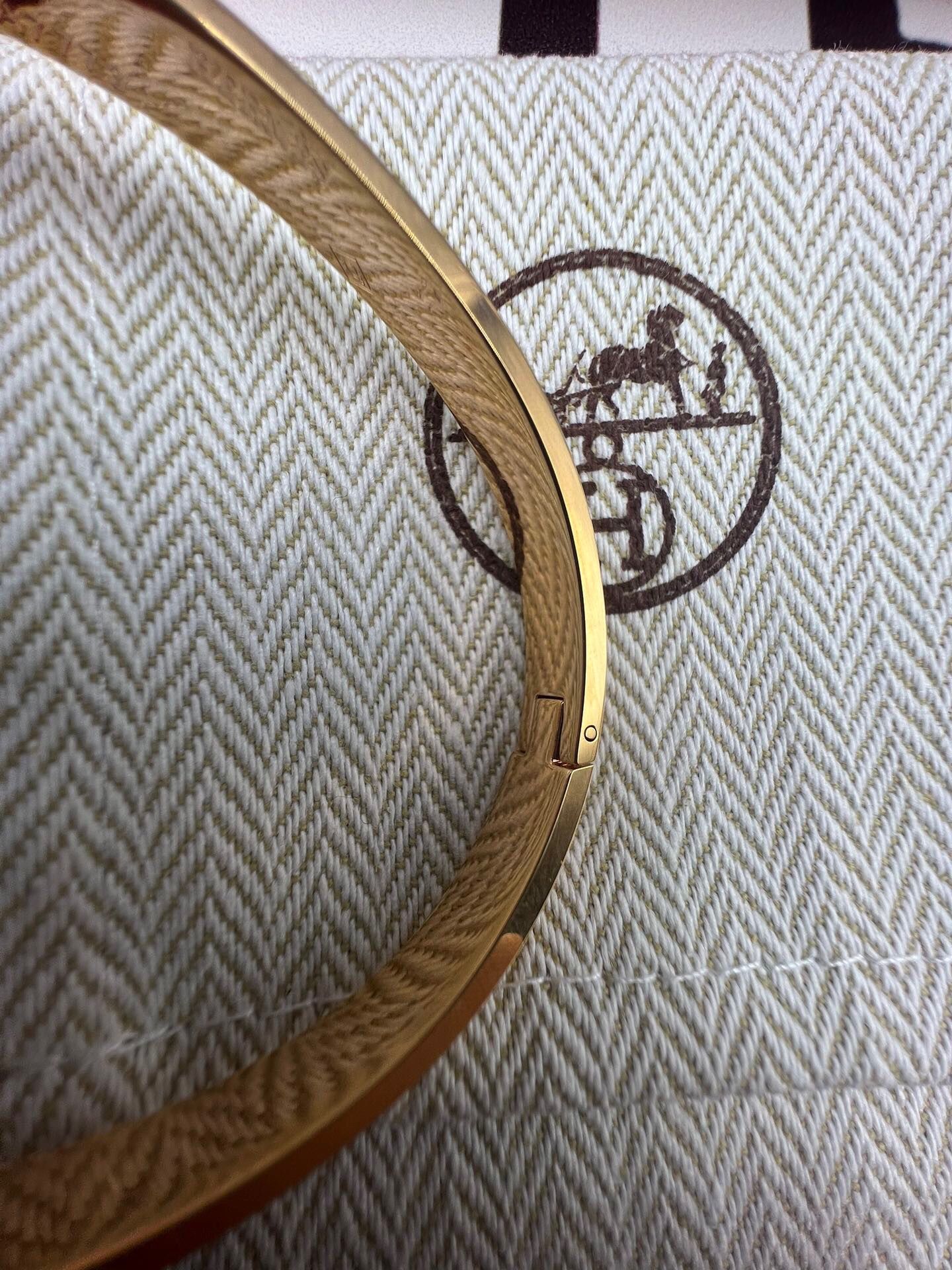 Hermes Small Kelly Bracelet with Diamonds - Image 11