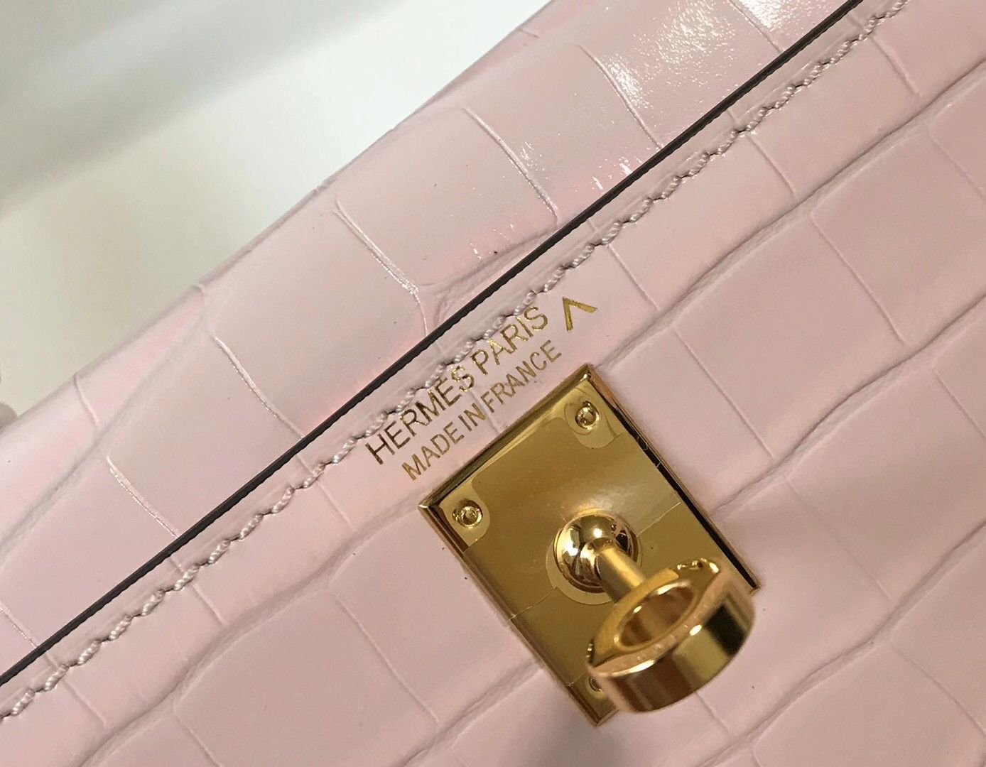 Hermes Kelly Mini II Bag In Rose Dragee Embossed Crocodile Leather - Image 4