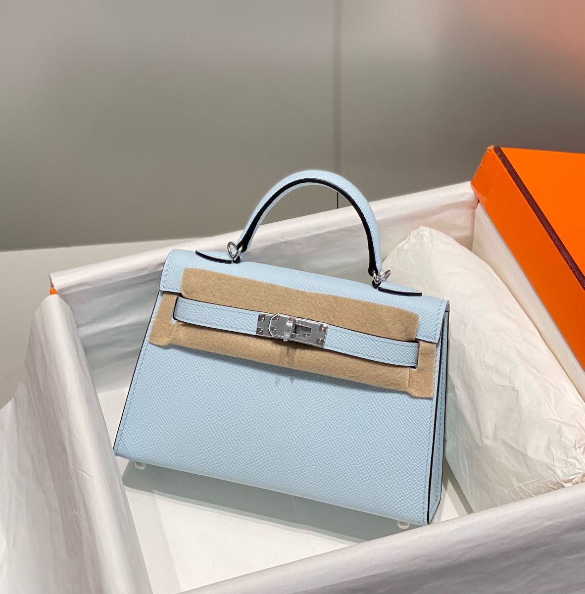 Hermes Kelly Mini II Bag In Blue Brume Epsom Leather PHW - Image 3