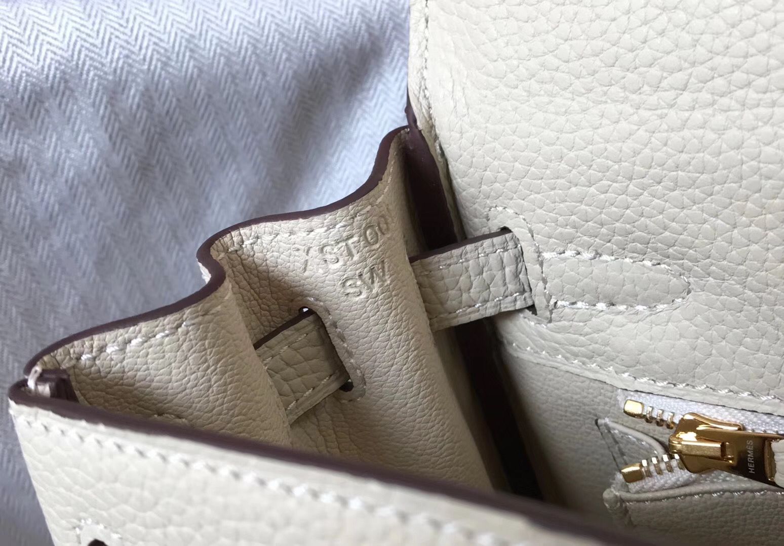 Hermes Kelly 25cm Retourne Bag In Craie Clemence Leather - Image 7