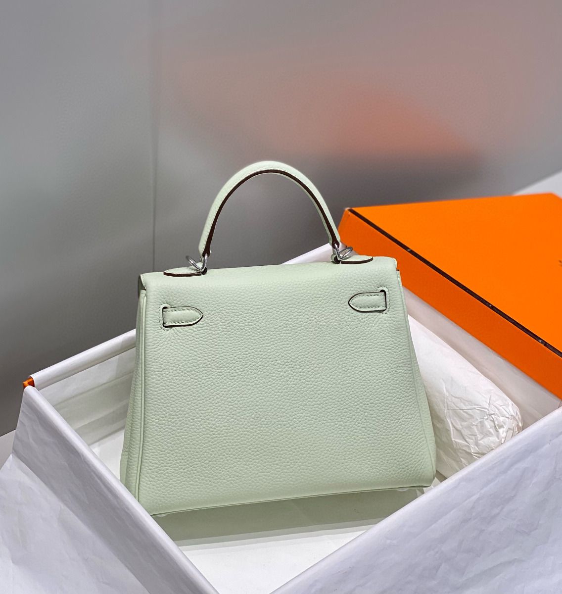 Hermes Kelly 25cm Retourne Bag In Vert Fizz Clemence Leather - Image 4