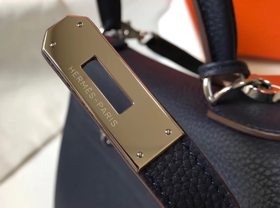 Hermes Kelly 28cm Bag In Dark Blue Clemence Leather PHW - Image 6