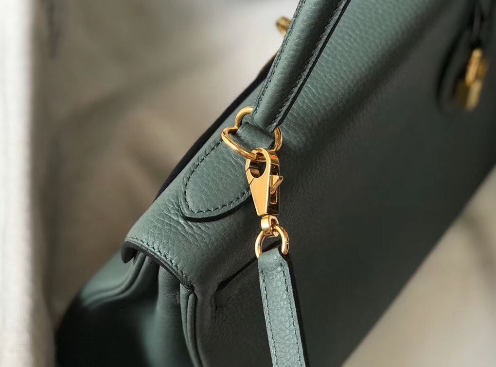 Hermes Kelly 28cm Bag In Vert Amande Clemence Leather GHW - Image 7