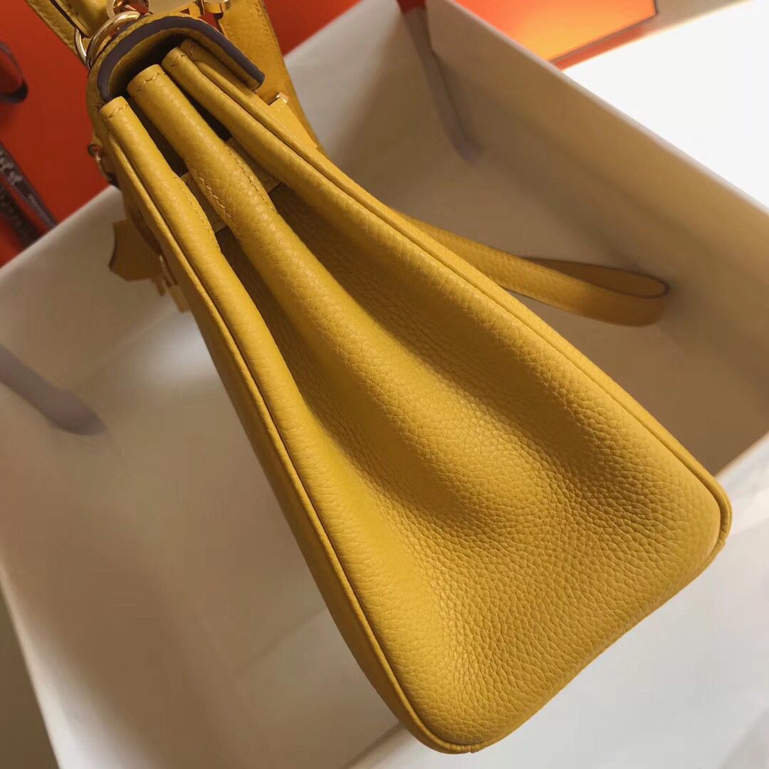 Hermes Kelly 28cm Bag In Yellow Clemence Leather GHW - Image 4