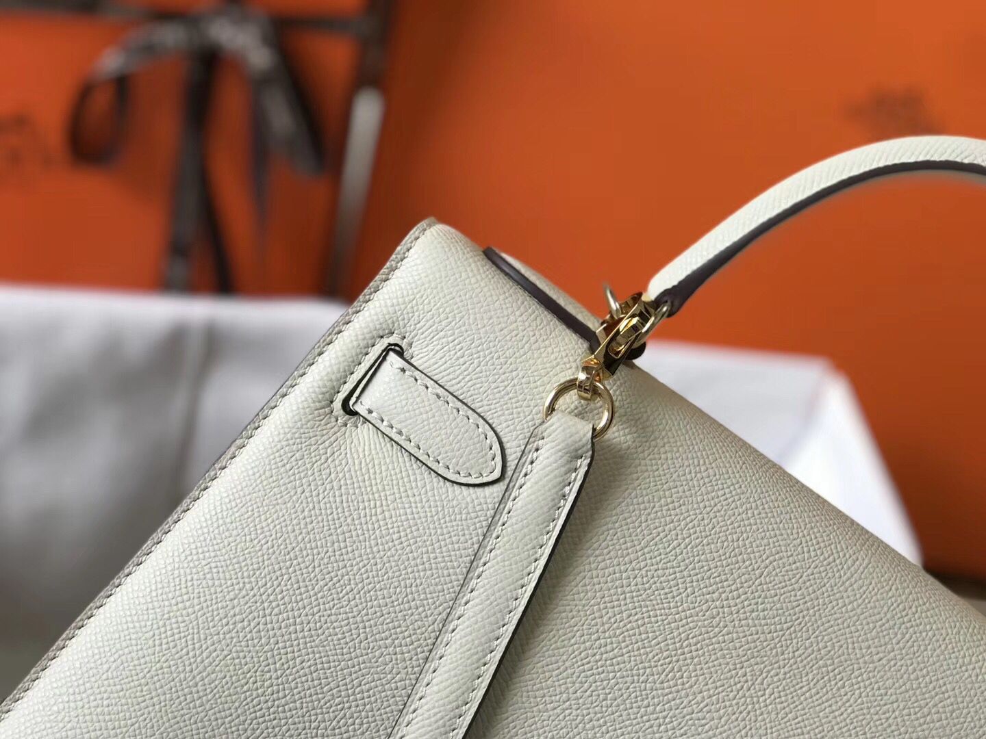 Hermes Kelly 28cm Bag In White Epsom Leather GHW - Image 6