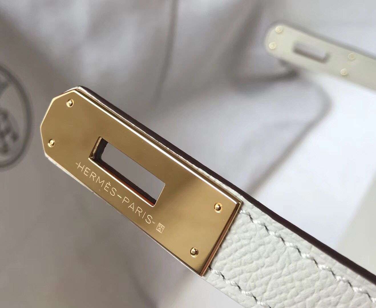 Hermes Kelly 28cm Bag In White Epsom Leather GHW - Image 9