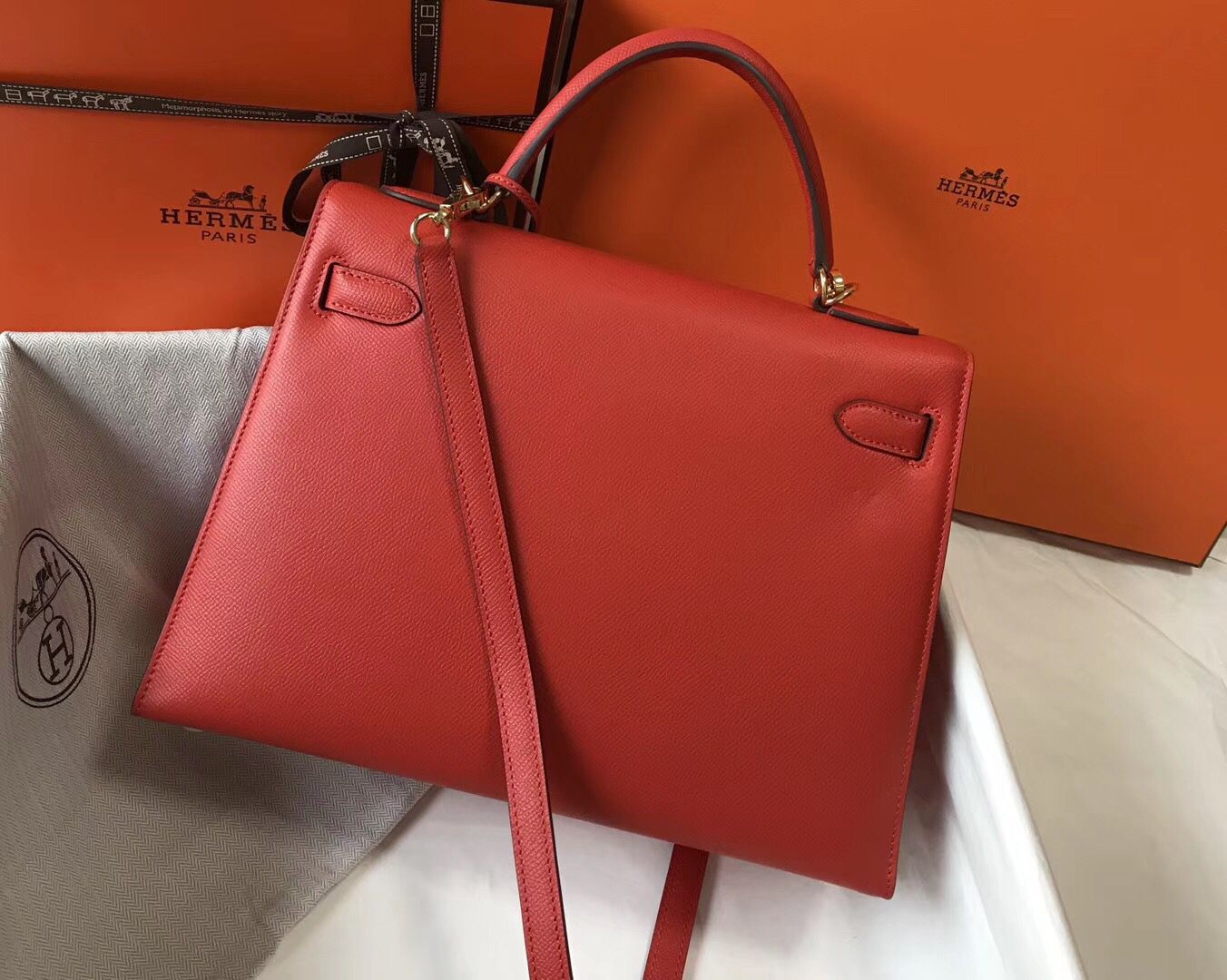 Hermes Kelly 32cm Bag In Red Epsom Leather GHW - Image 3
