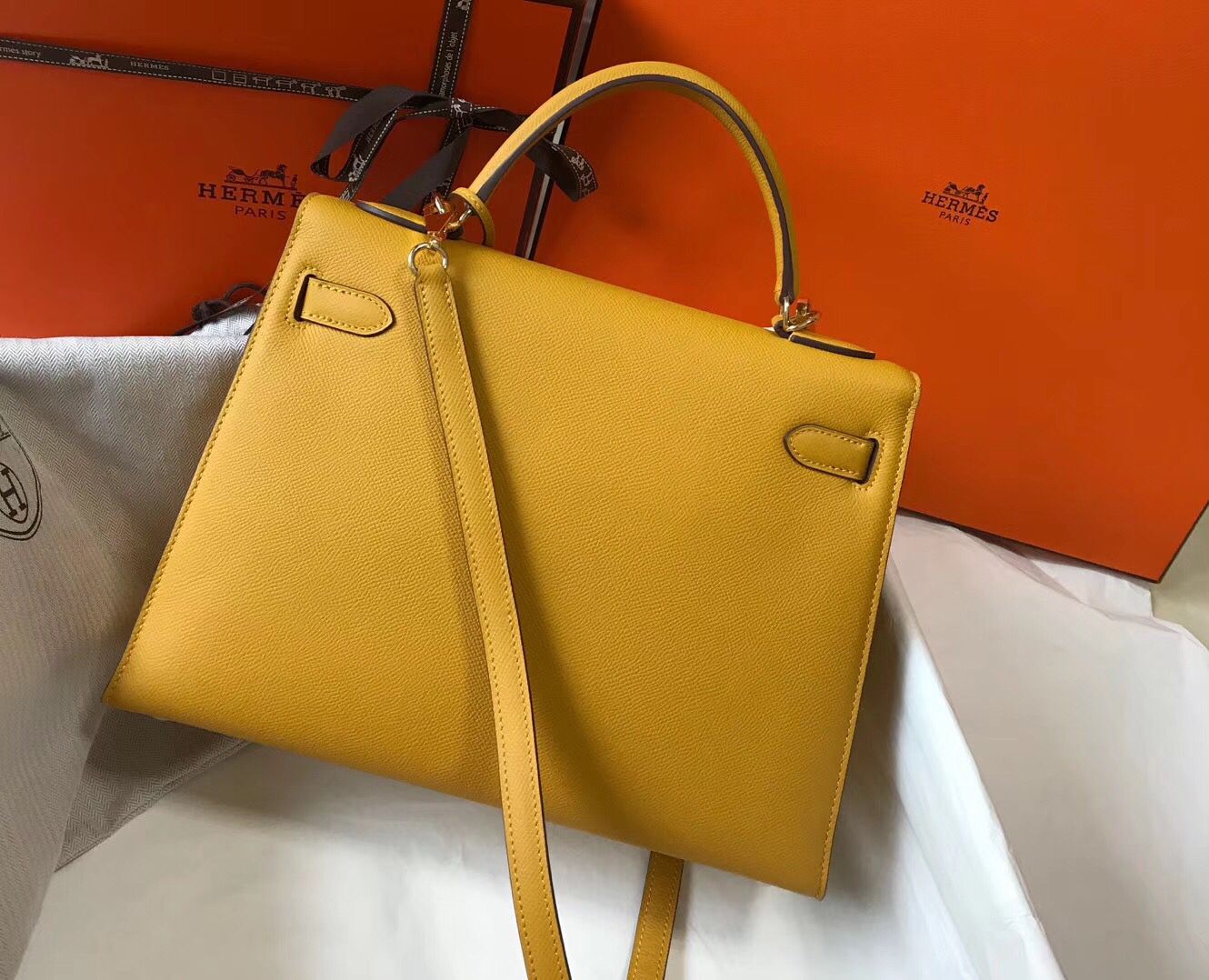 Hermes Kelly 32cm Bag In Yellow Epsom Leather GHW - Image 3