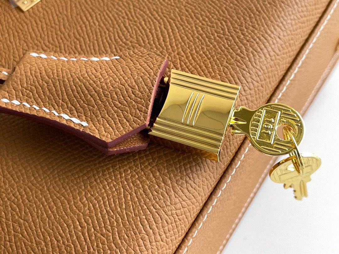 Hermes Kelly En Desordre 20 Handmade Bag In Gold Epsom Calfskin - Image 10