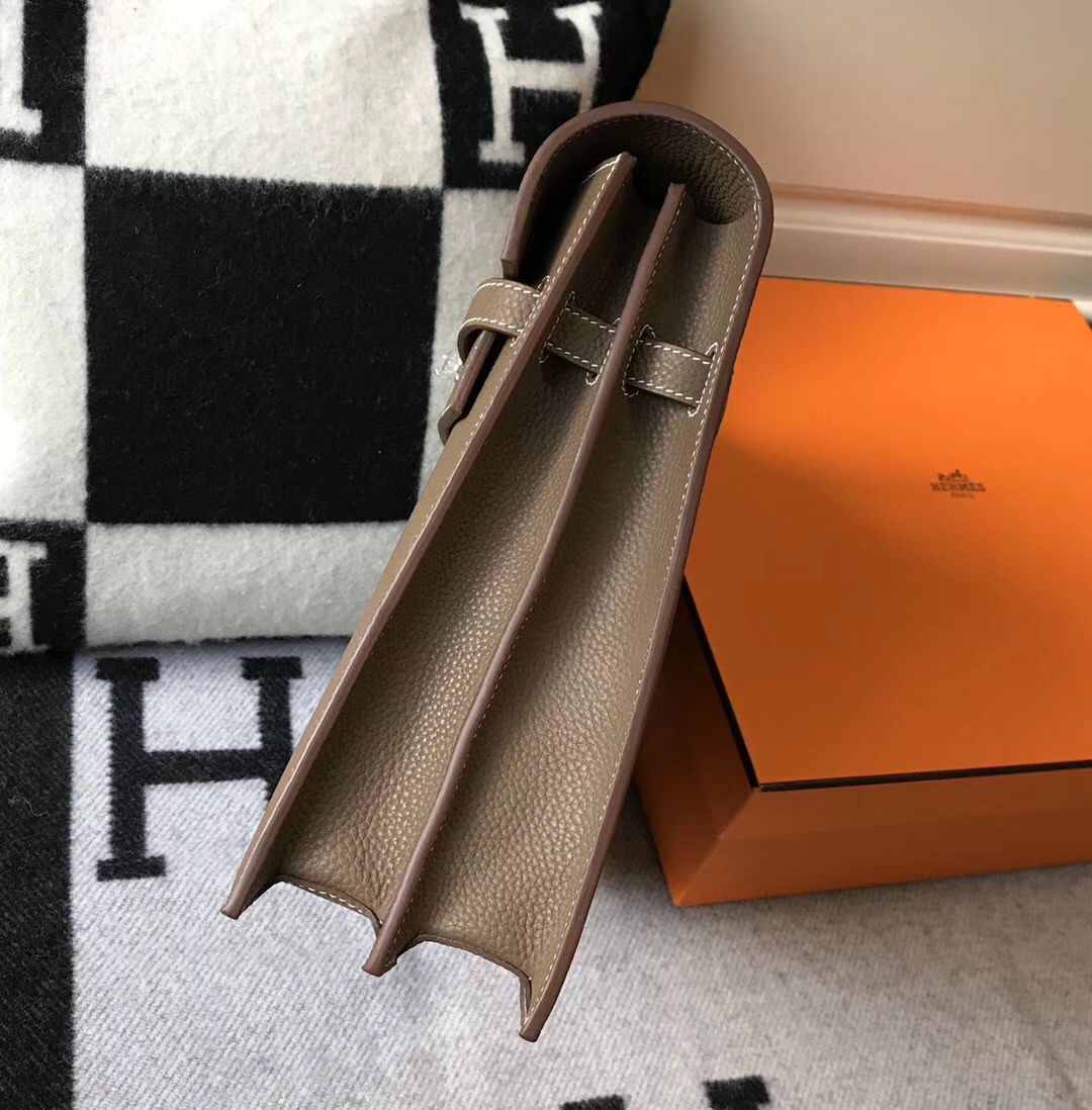 Hermes Kelly Depeche 38 Briefcase In Taupe Calfskin - Image 4