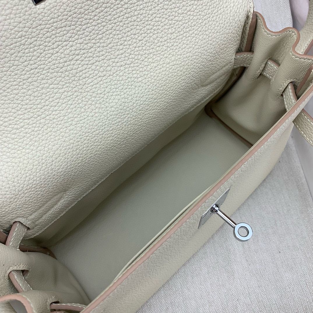 Hermes Kelly Messenger Bag in Craie Clemence Leather - Image 6