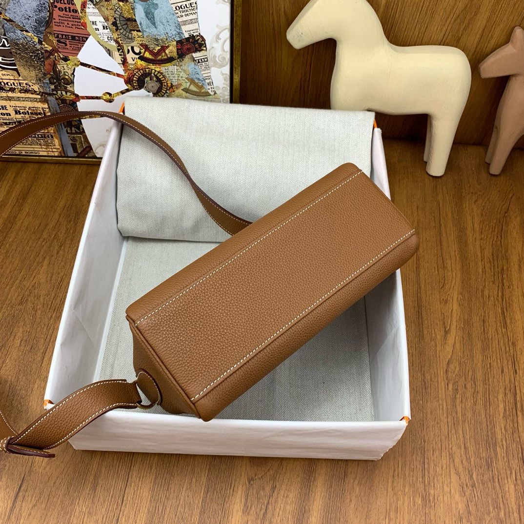 Hermes Kelly Messenger Bag in Gold Clemence Leather - Image 9