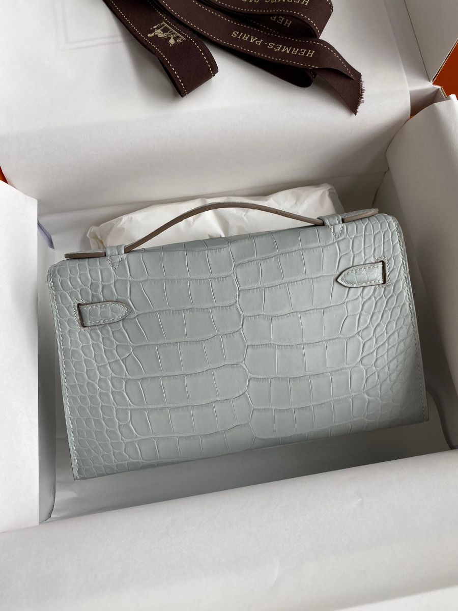 Hermes Kelly Pochette Handmade Bag In Pearl Grey Matte Alligator Leather - Image 3