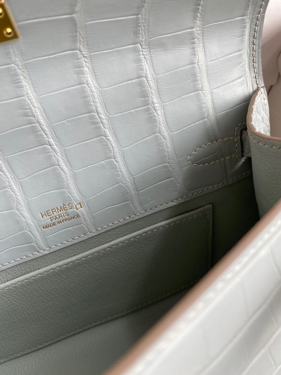 Hermes Kelly Pochette Handmade Bag In Pearl Grey Matte Alligator Leather - Image 10
