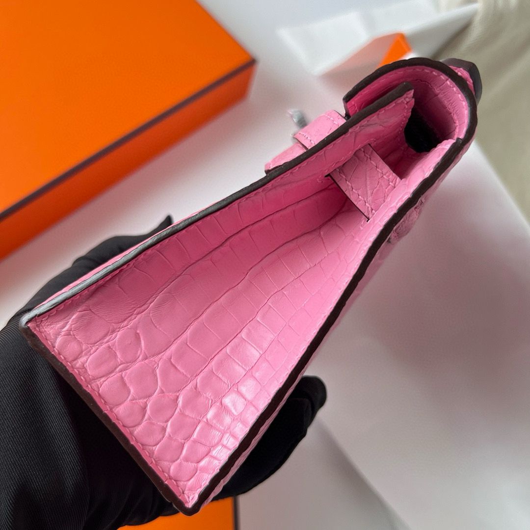 Hermes Kelly Pochette Handmade Bag in Rose Sakura Matte Alligator Leather - Image 6