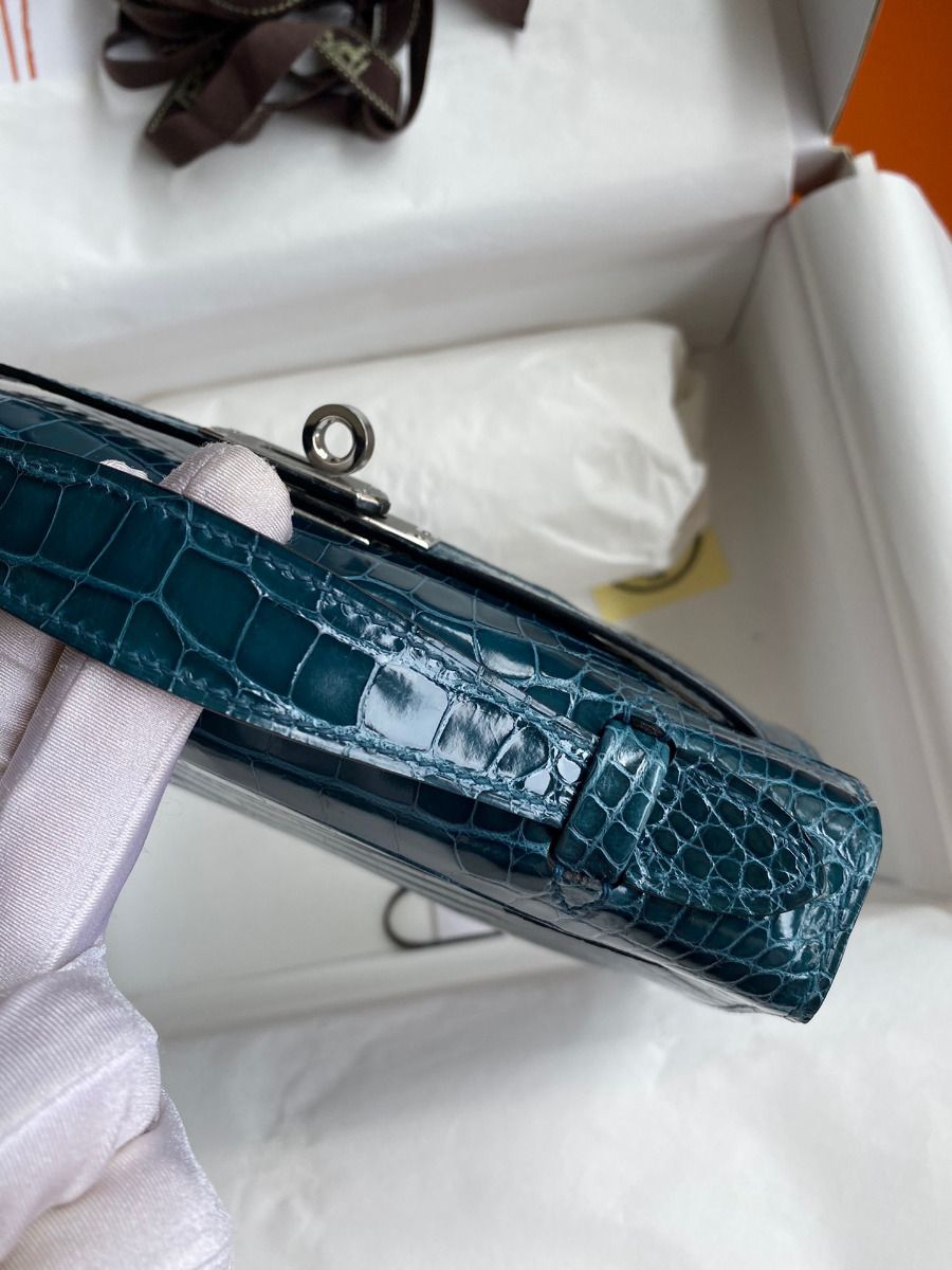 Hermes Kelly Pochette Handmade Bag In Colvert Shiny Alligator Leather - Image 6