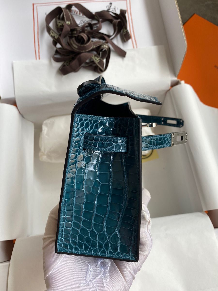 Hermes Kelly Pochette Handmade Bag In Colvert Shiny Alligator Leather - Image 7