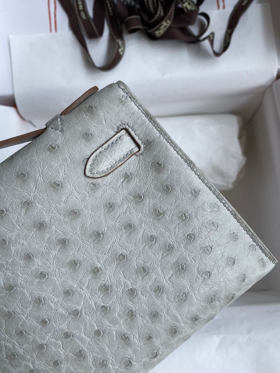 Hermes Kelly Pochette Handmade Bag In Pearl Grey Ostrich Leather - Image 5