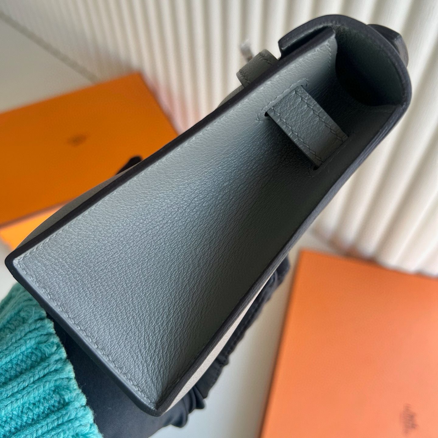 Hermes Kelly Pochette Handmade Bag in Gris Meyer Swift Calfskin - Image 4