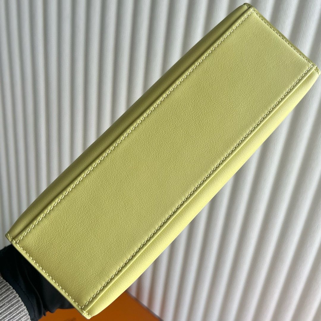 Hermes Kelly Pochette Handmade Bag in Jaune Poussin Swift Calfskin - Image 9
