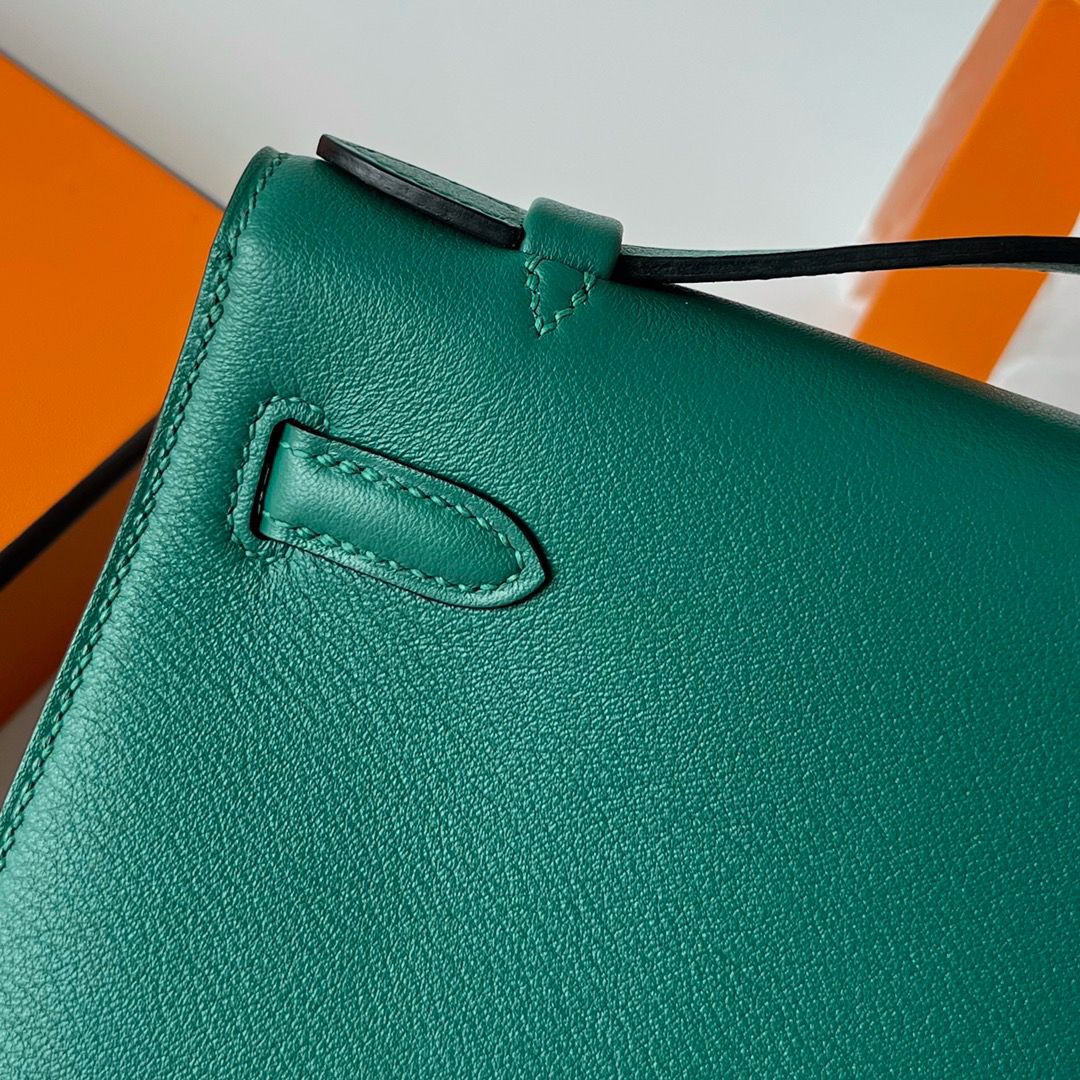 Hermes Kelly Pochette Handmade Bag In Malachite Swift Calfskin - Image 8