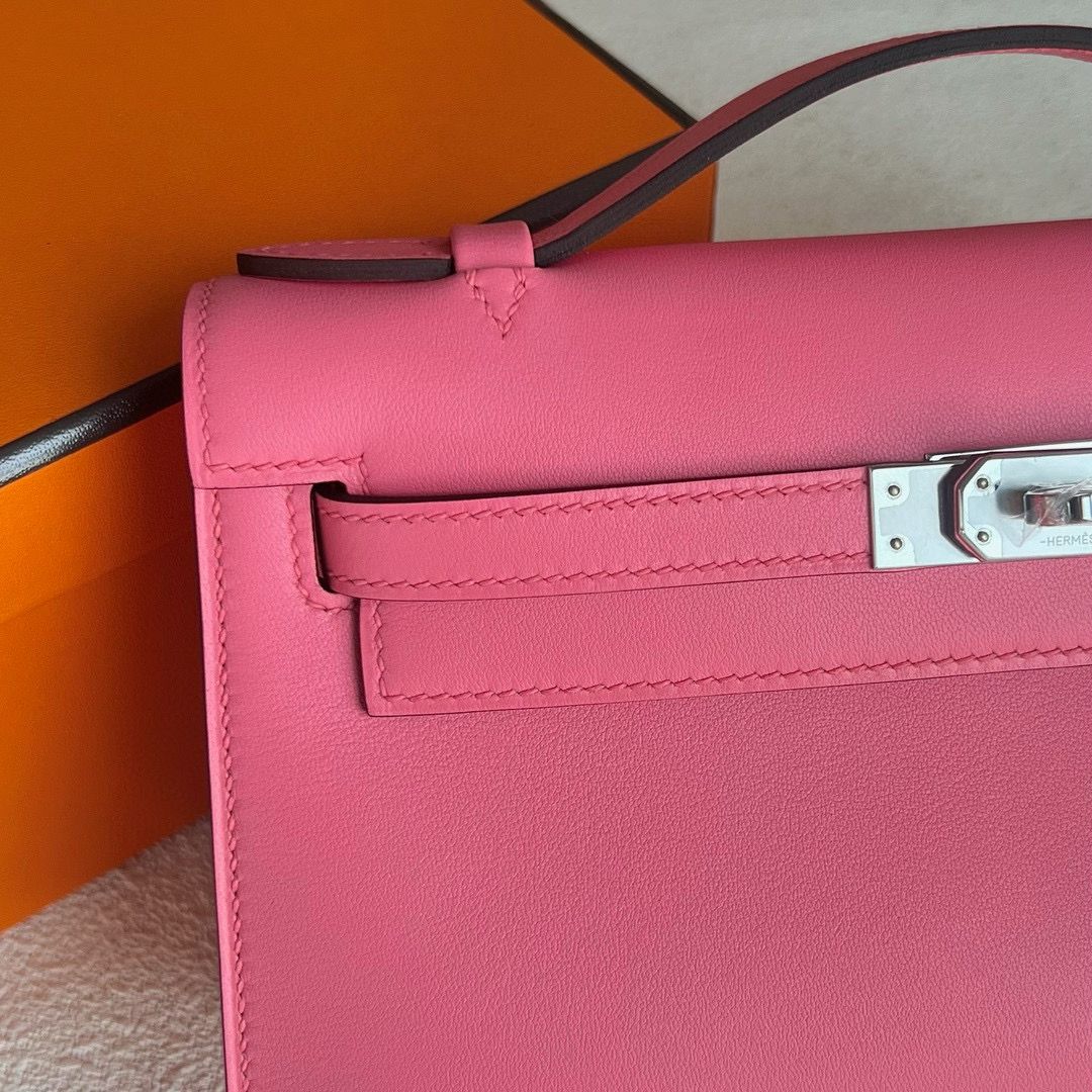 Hermes Kelly Pochette Handmade Bag in Rose Azalee Swift Calfskin - Image 3
