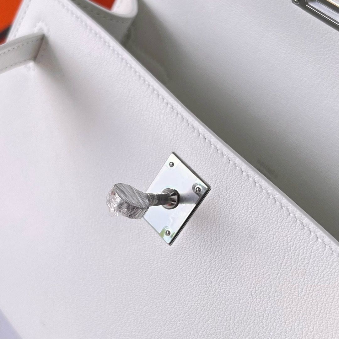 Hermes Kelly Pochette Handmade Bag In White Swift Calfskin - Image 8