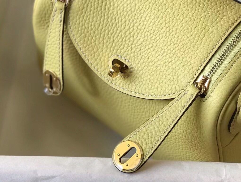 Hermes Lindy Mini Bag In Jaune Poussin Clemence Leather GHW - Image 5