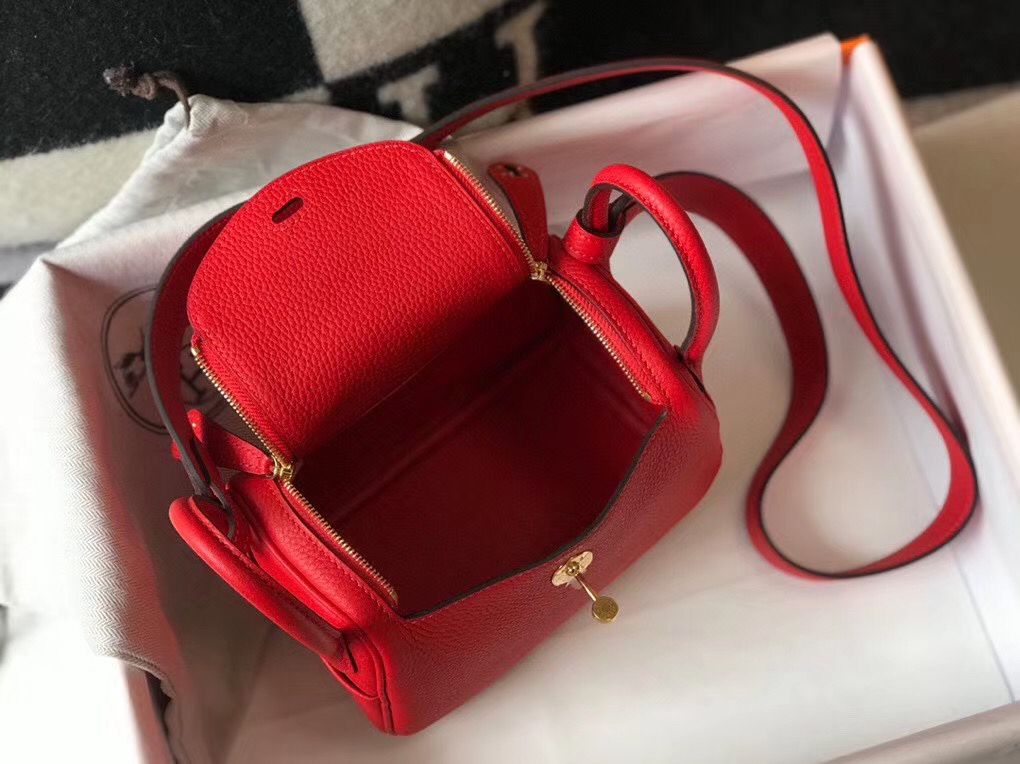 Hermes Lindy Mini Bag In Red Clemence Leather GHW - Image 4