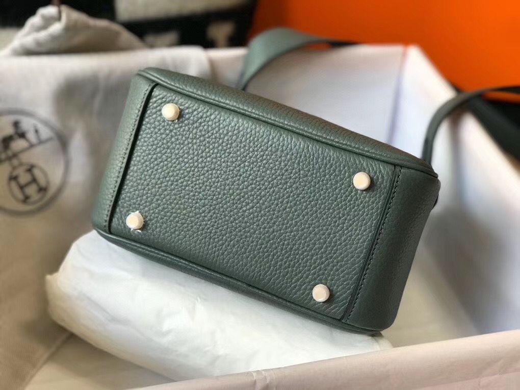 Hermes Lindy Mini Bag In Vert Amande Clemence Leather GHW - Image 4
