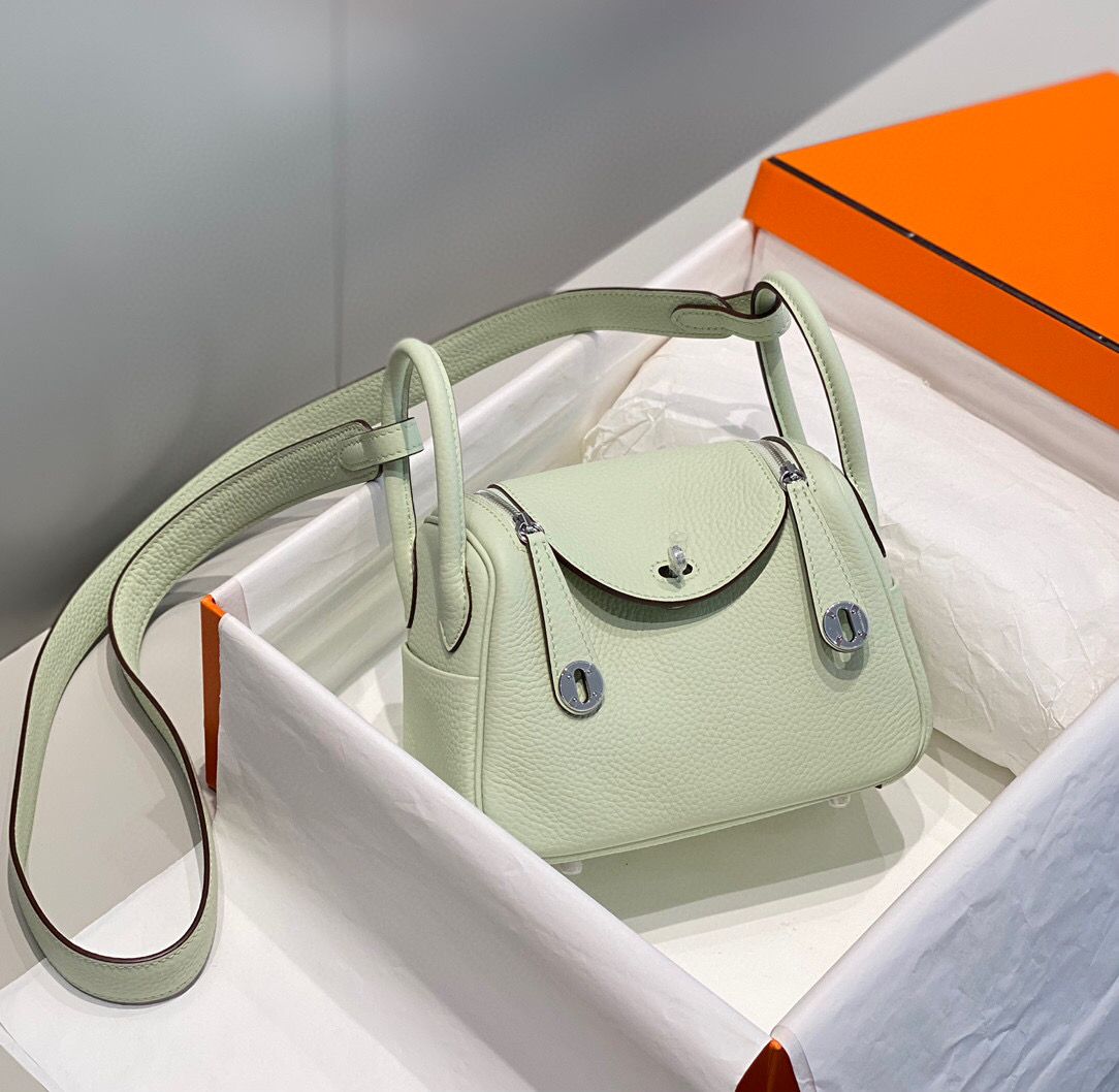 Hermes Lindy Mini Bag In Vert Fizz Clemence Leather PHW - Image 3