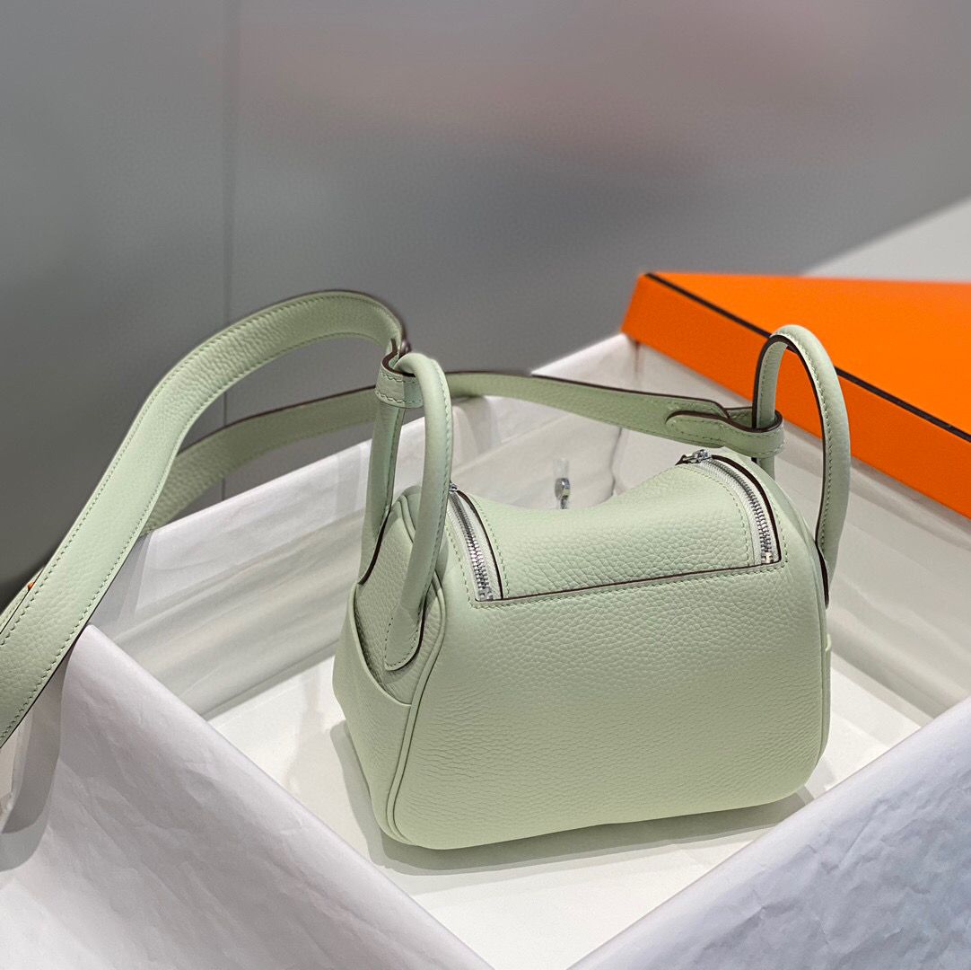 Hermes Lindy Mini Bag In Vert Fizz Clemence Leather PHW - Image 4