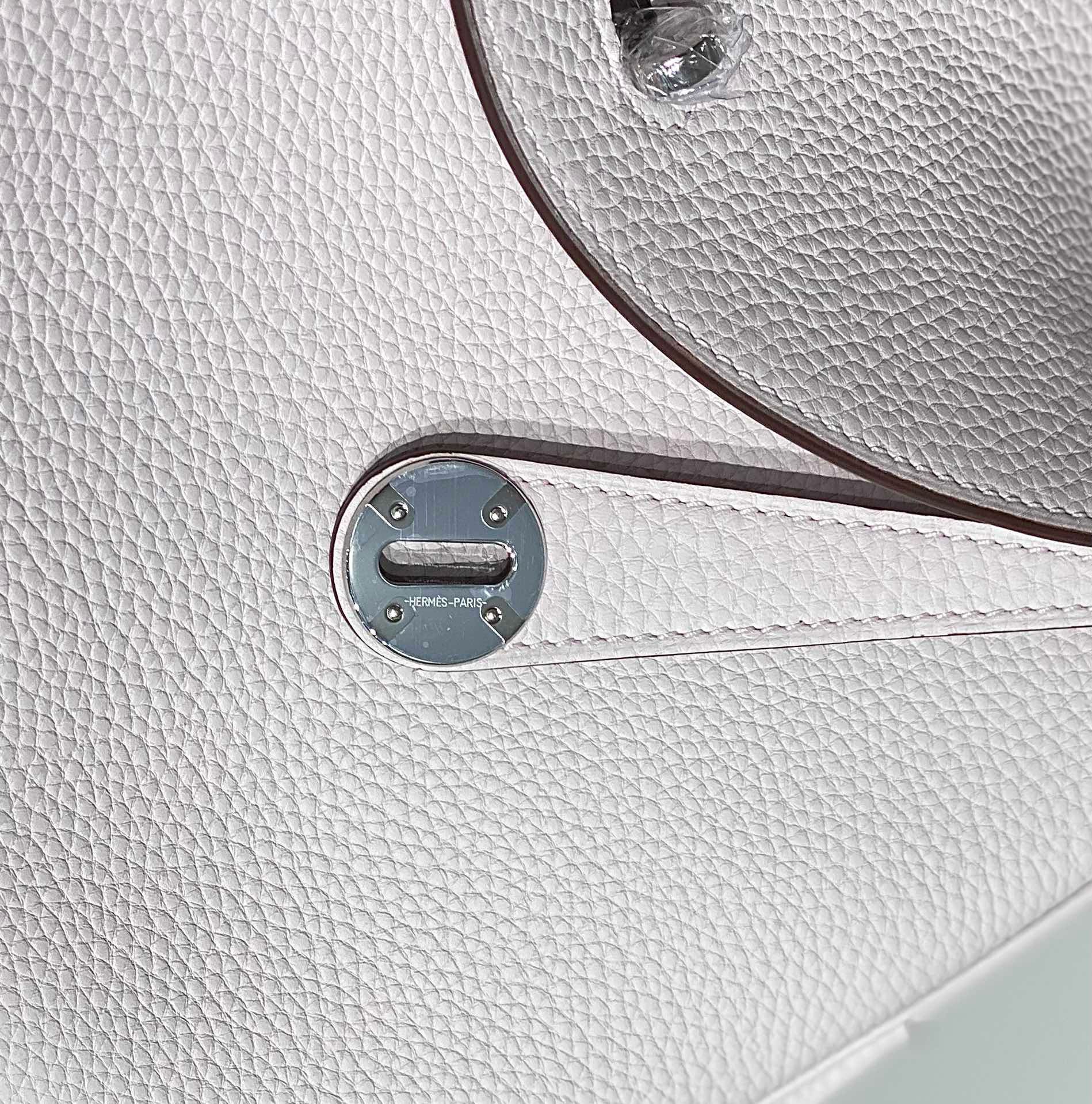 Hermes Lindy 26cm Bag in Mauve Pale Clemence Leather - Image 8