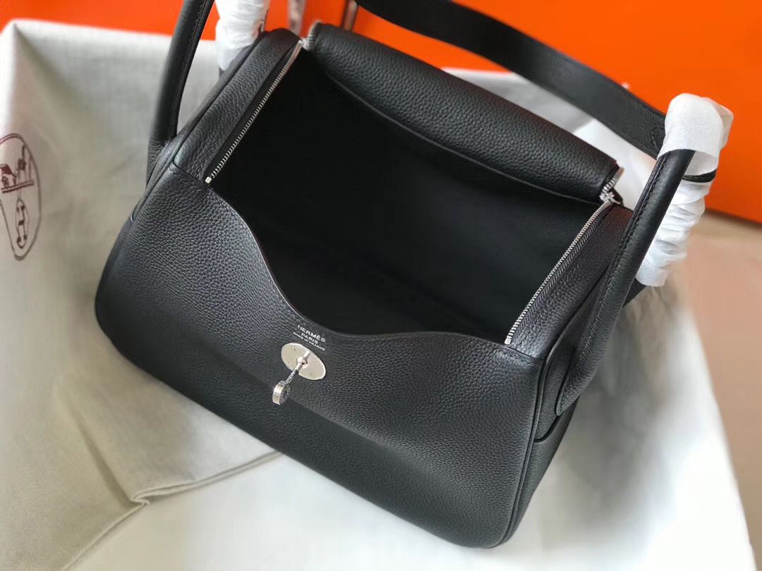 Hermes Lindy 26cm Bag In Black Clemence Leather - Image 7