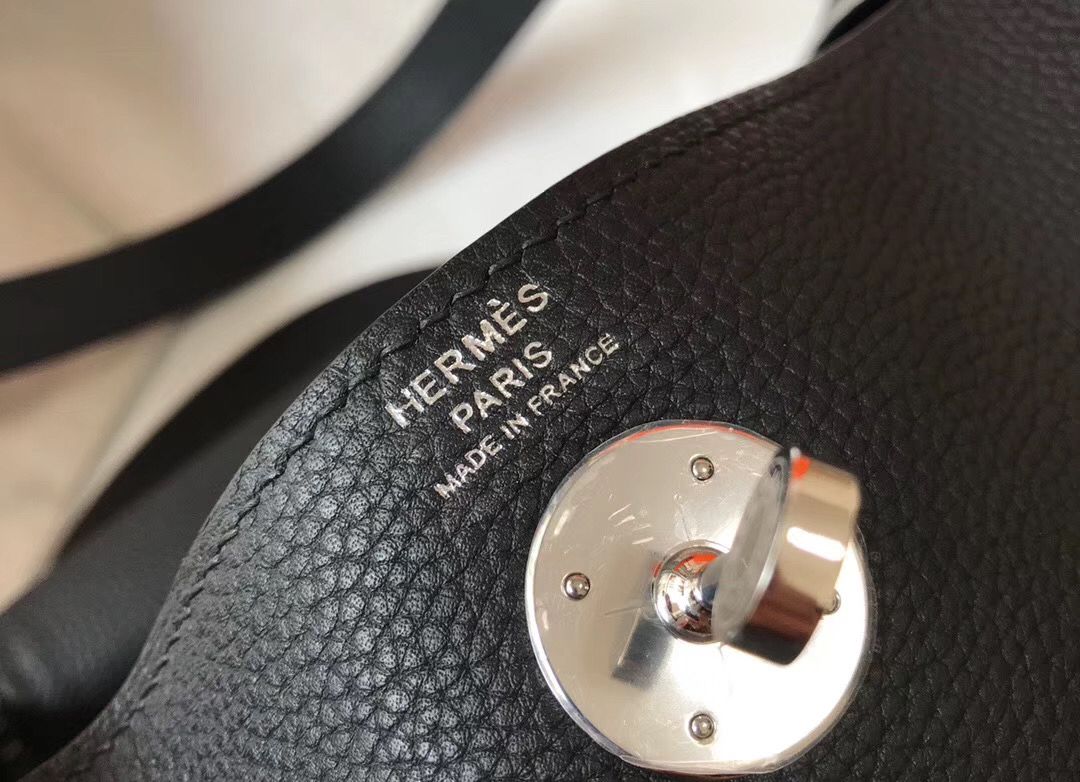 Hermes Lindy 26cm Bag In Black Clemence Leather - Image 9