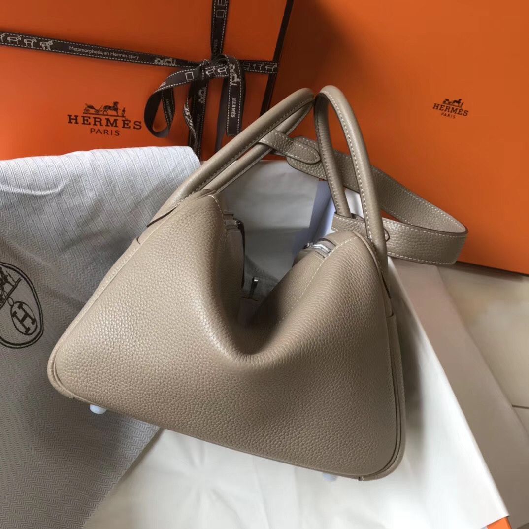 Hermes Lindy 26cm Bag In Gris Tourterelle Clemence Leather PHW - Image 3