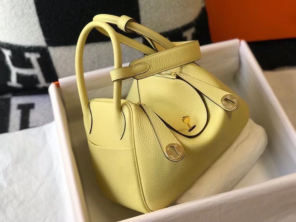 Hermes Lindy 30cm Bag In Jaune Poussin Clemence Leather GHW - Image 4