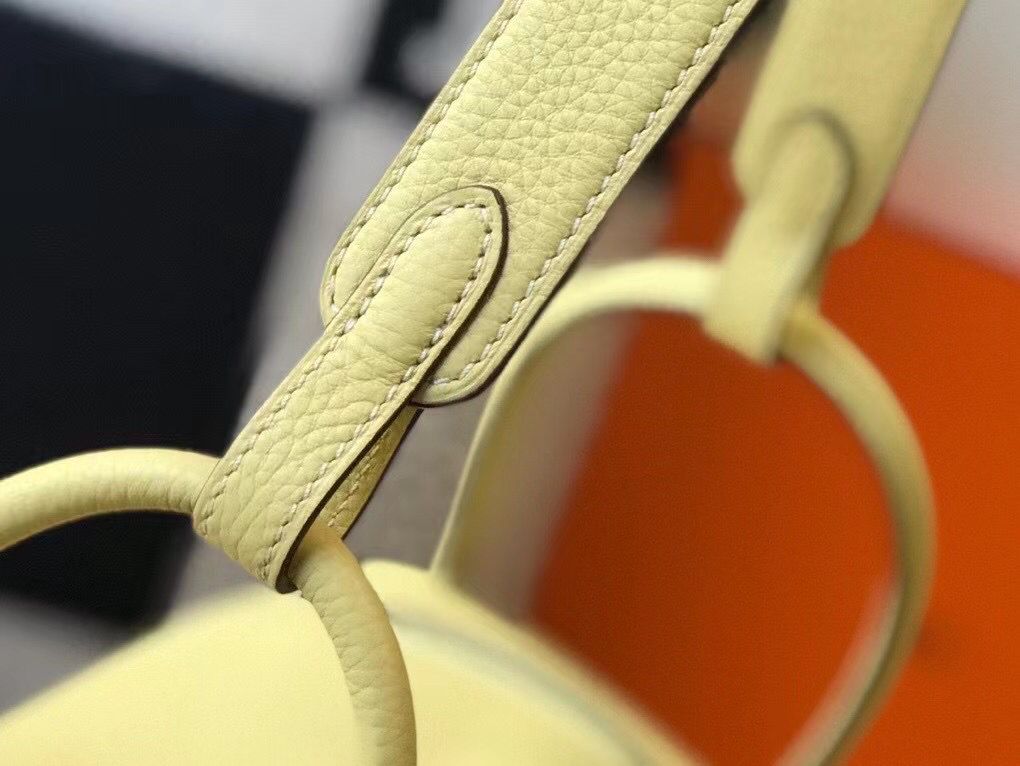 Hermes Lindy 30cm Bag In Jaune Poussin Clemence Leather GHW - Image 9