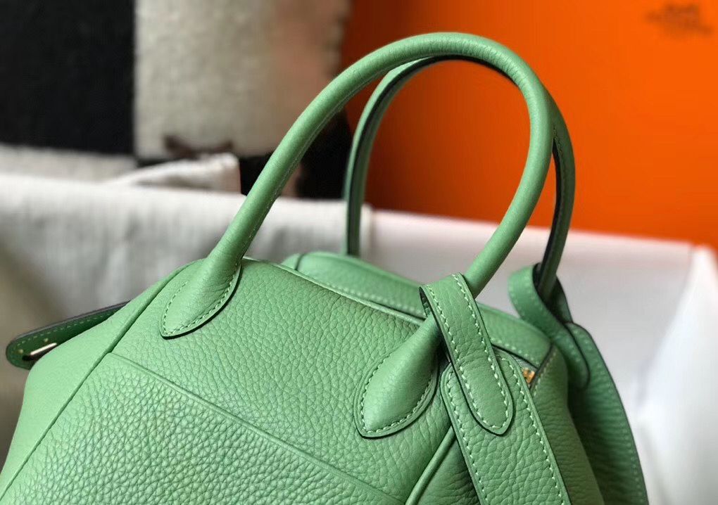 Hermes Lindy 30cm Bag In Vert Criquet Clemence Leather GHW - Image 6