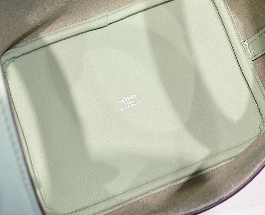 Hermes Picotin Lock 18 Bag In Vert Fizz Clemence Leather - Image 9