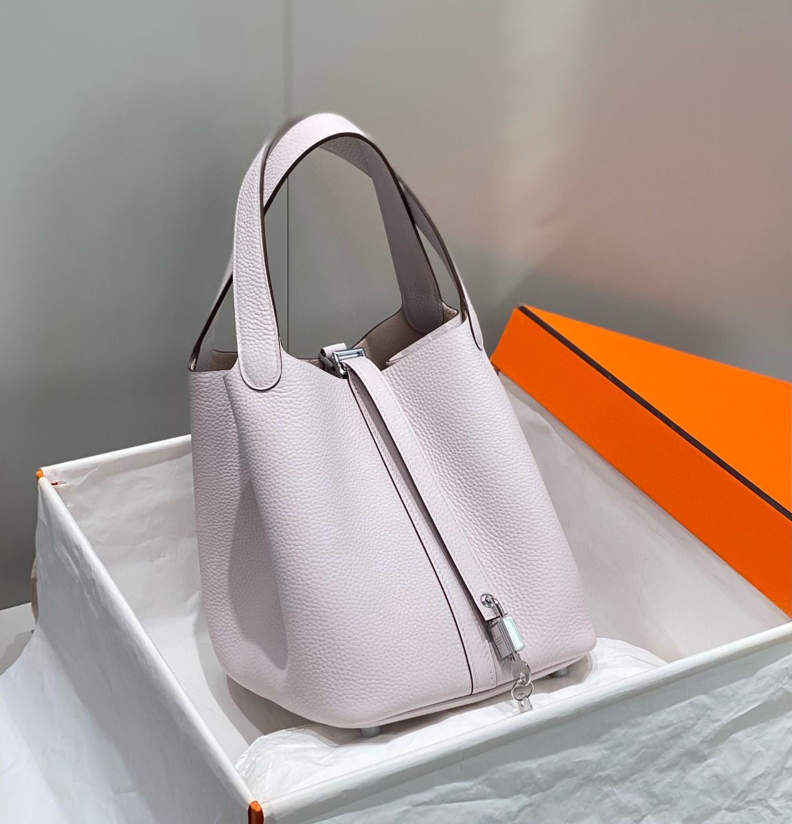 Hermes Picotin Lock 22 Bag In Mauve Pale Clemence Leather - Image 3
